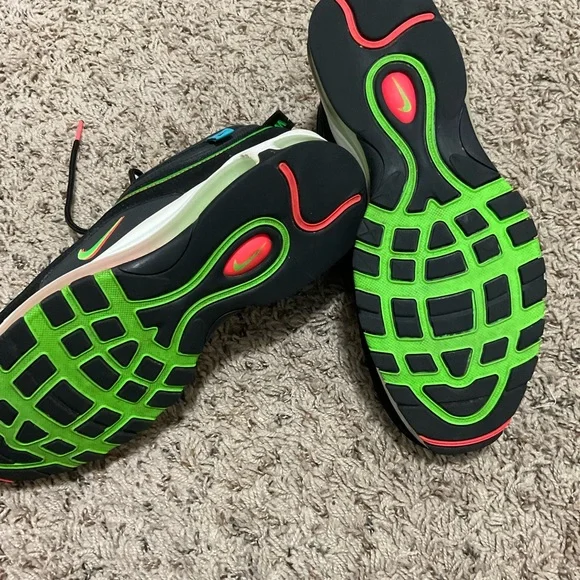 Nike Air Max - Picture 3 of 4